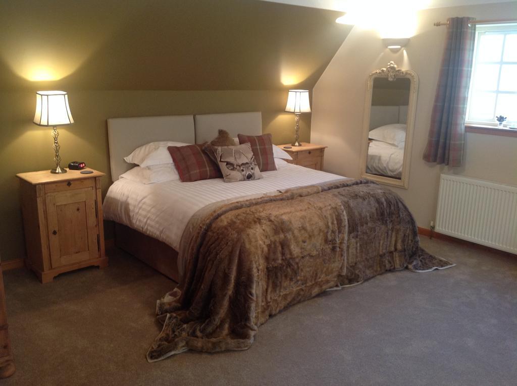 Lochview Affittacamere Contin